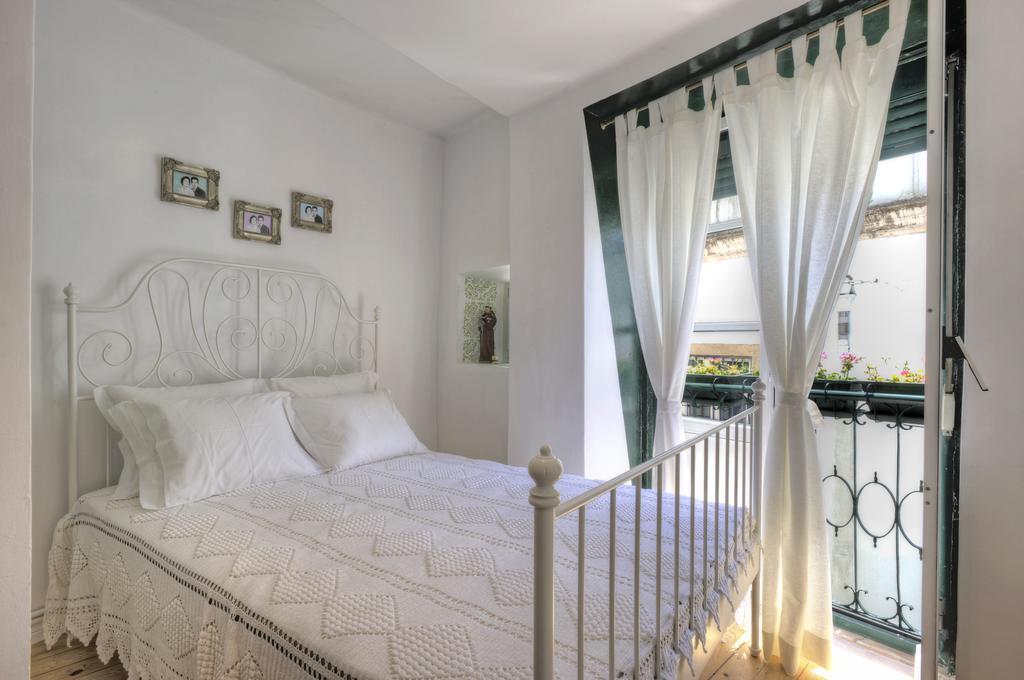 Stay Local In Alfama! Alice Central Home, Near River リスボン エクステリア 写真