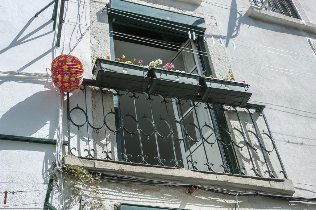 Stay Local In Alfama! Alice Central Home, Near River リスボン エクステリア 写真