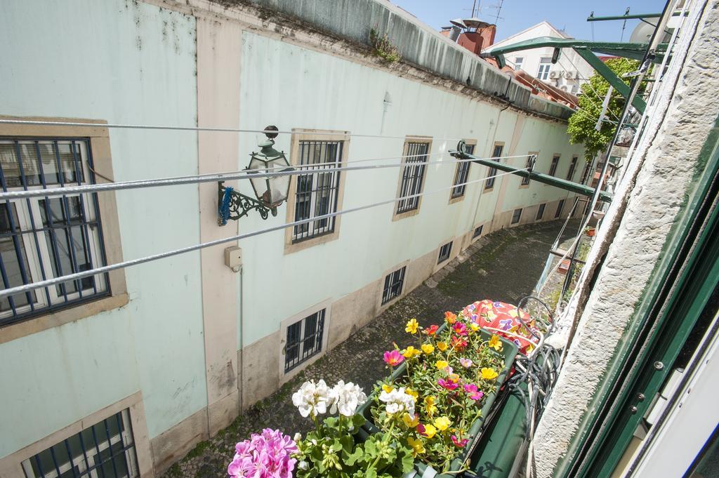 Stay Local In Alfama! Alice Central Home, Near River リスボン エクステリア 写真
