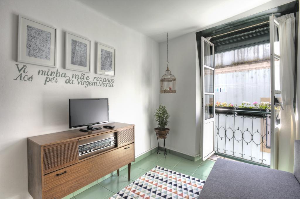 Stay Local In Alfama! Alice Central Home, Near River リスボン エクステリア 写真