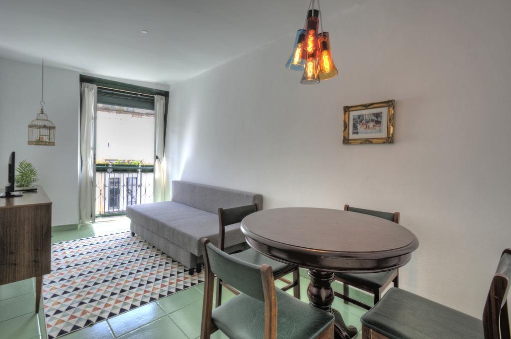 Stay Local In Alfama! Alice Central Home, Near River リスボン エクステリア 写真