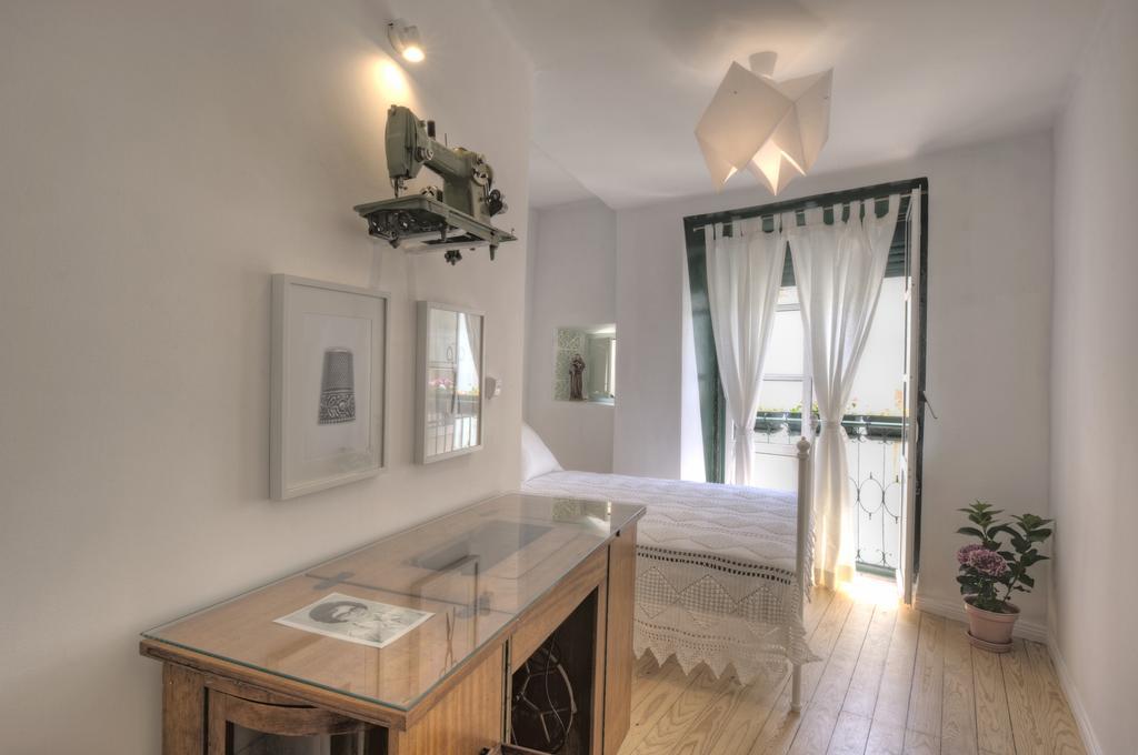 Stay Local In Alfama! Alice Central Home, Near River リスボン エクステリア 写真